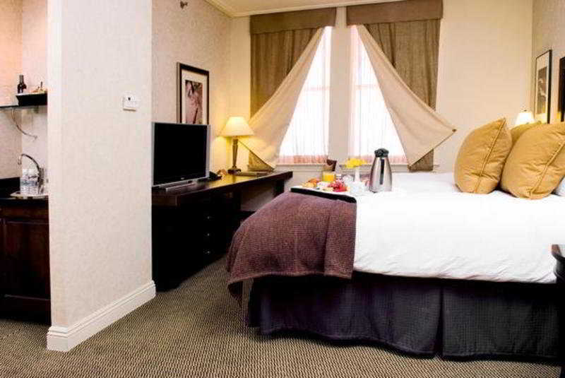 Hu Hotel Memphis Room photo